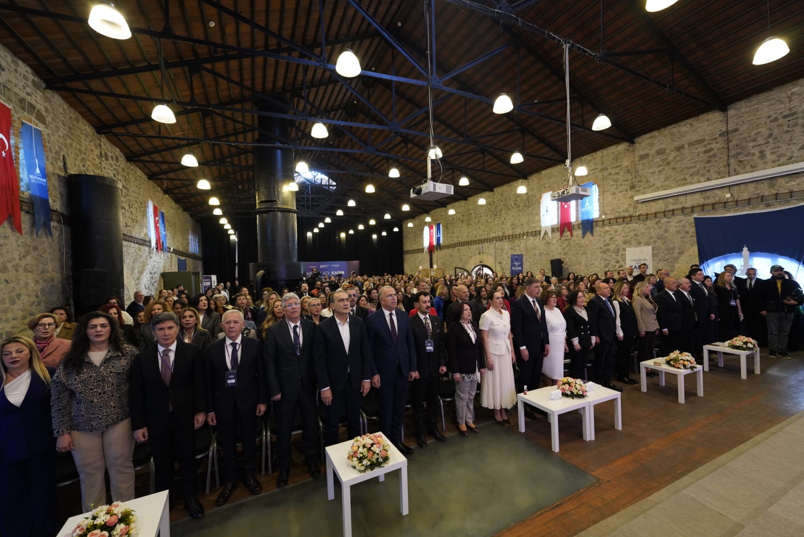 “Bir toplum kadınlarının hayalleriyle şekillenir”: İzmir’in güçlü kadınları "Cesaret" için birleşti! 14 “Bir toplum kadınlarının hayalleriyle şekillenir”: İzmir’in güçlü kadınları "Cesaret" için birleşti!