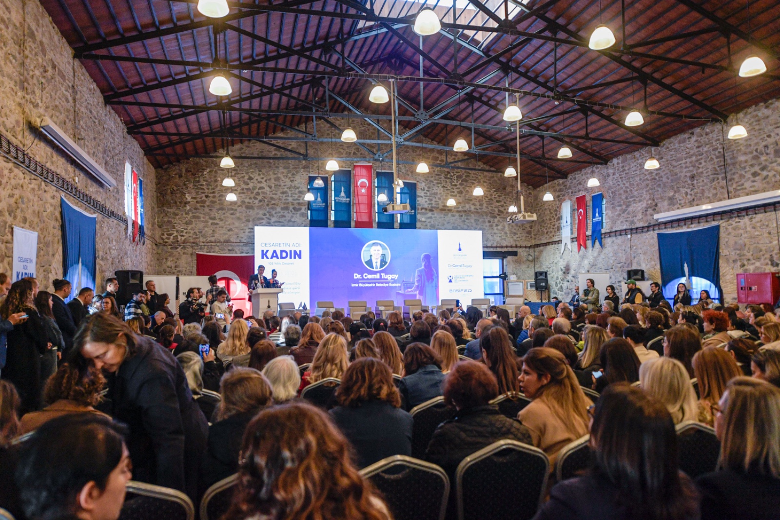 Tugay'dan 'Kadın Zirvesi'nde net mesaj: “Kadınlar geride bırakılmıyor, geride bıraktırılıyor" 2 Tugay'dan 'Kadın Zirvesi'nde net mesaj: “Kadınlar geride bırakılmıyor, geride bıraktırılıyor"