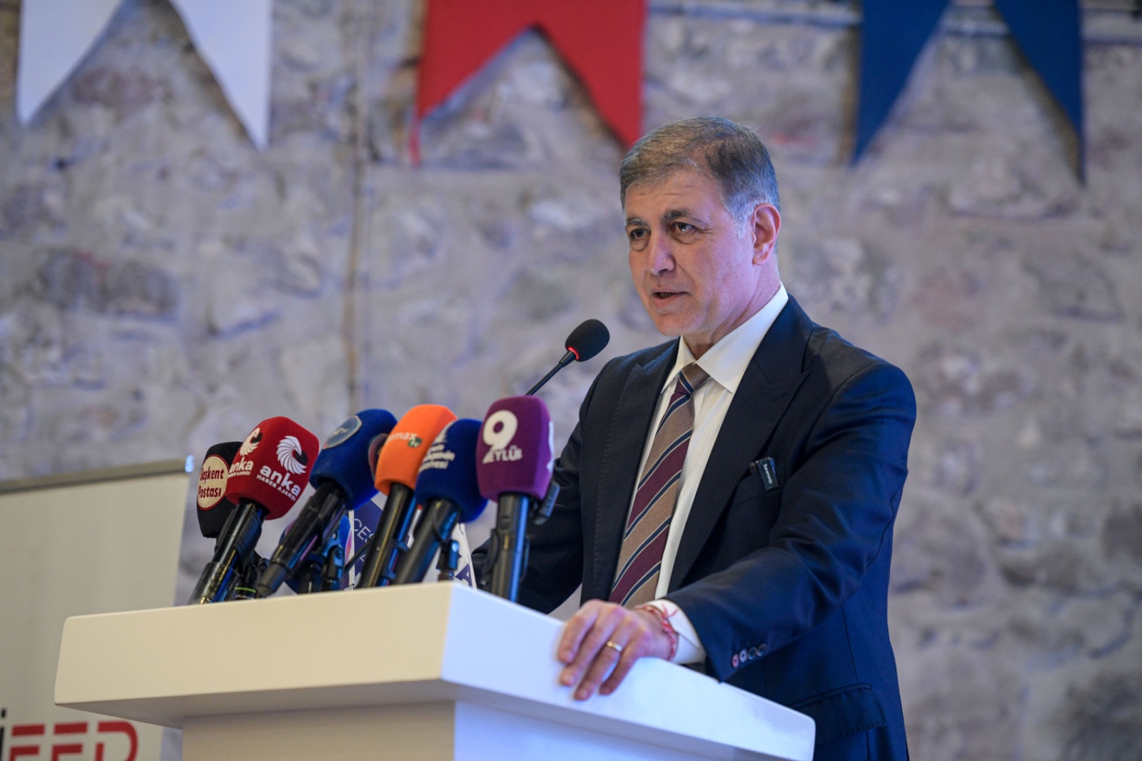 Tıp eğitiminden cerrahlık anılarına, belediyecilikten toplumsal önyargılara... Başkan Tugay, kadınların