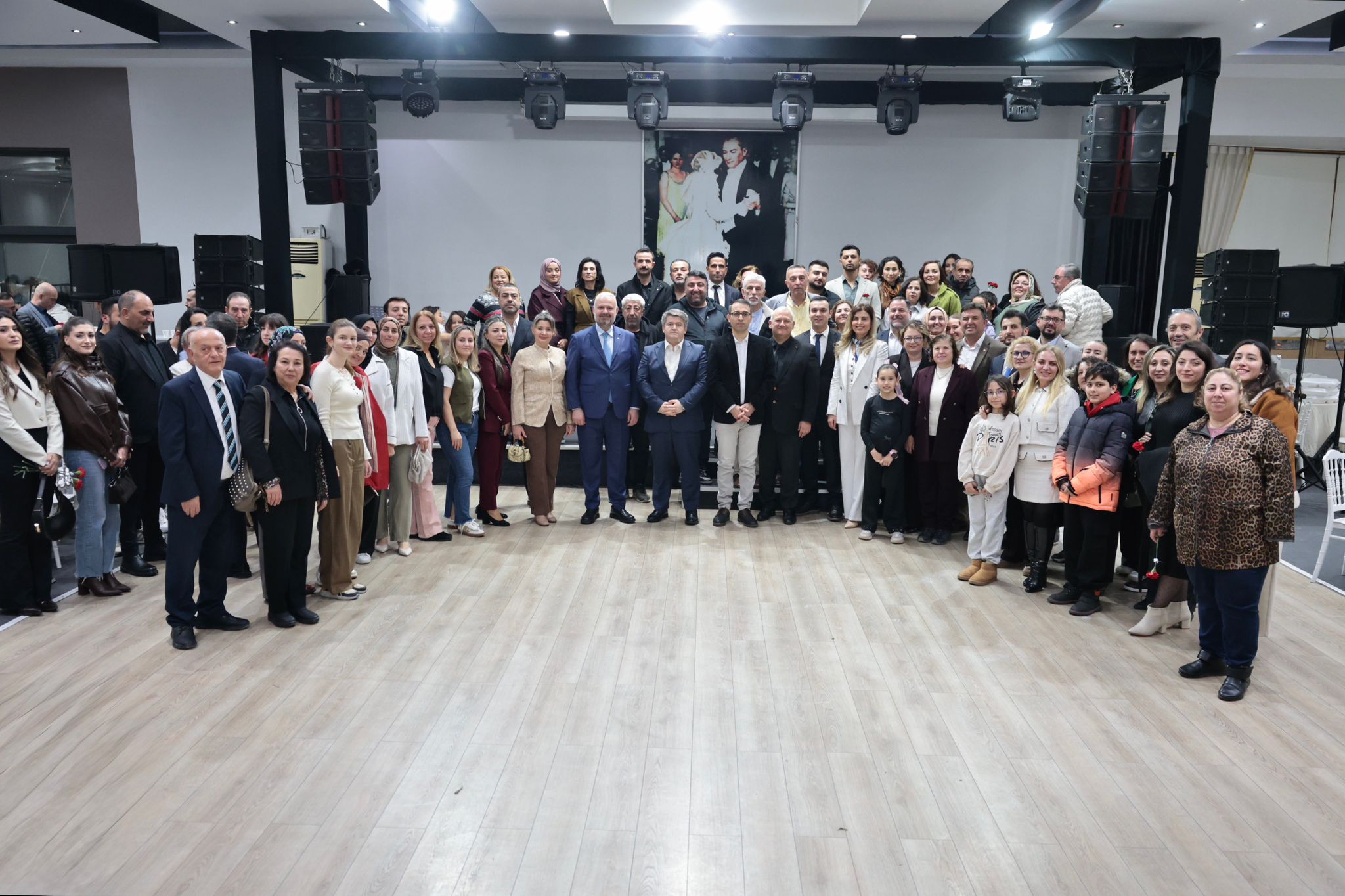 Menemen’de vefa iftarı: Öğretmen ve doktorlar unutulmadı