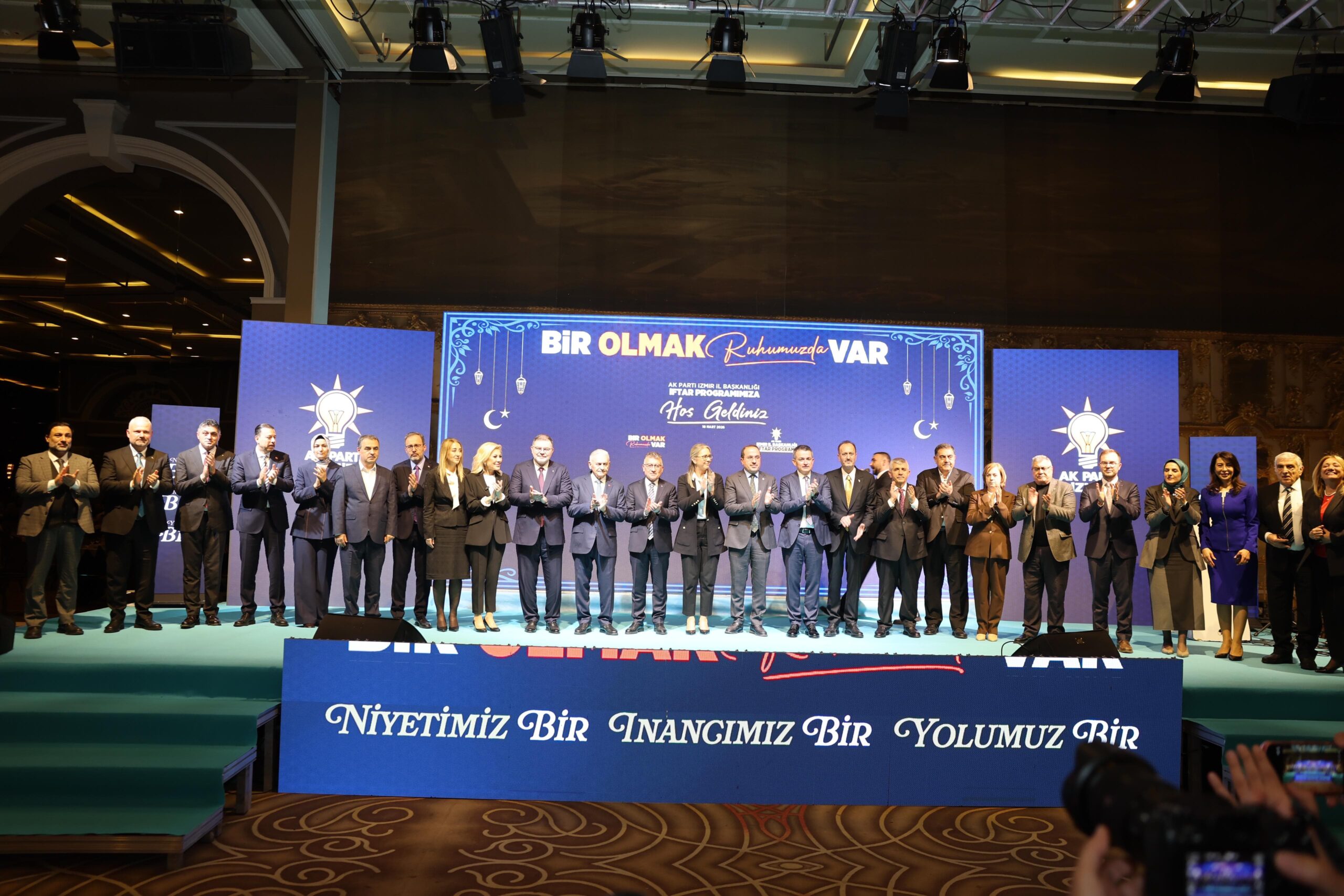 AK Parti İzmir’de vefa iftarı: Binali Yıldırım’dan "küresel belirsizlik" ve "gazze" vurgusu