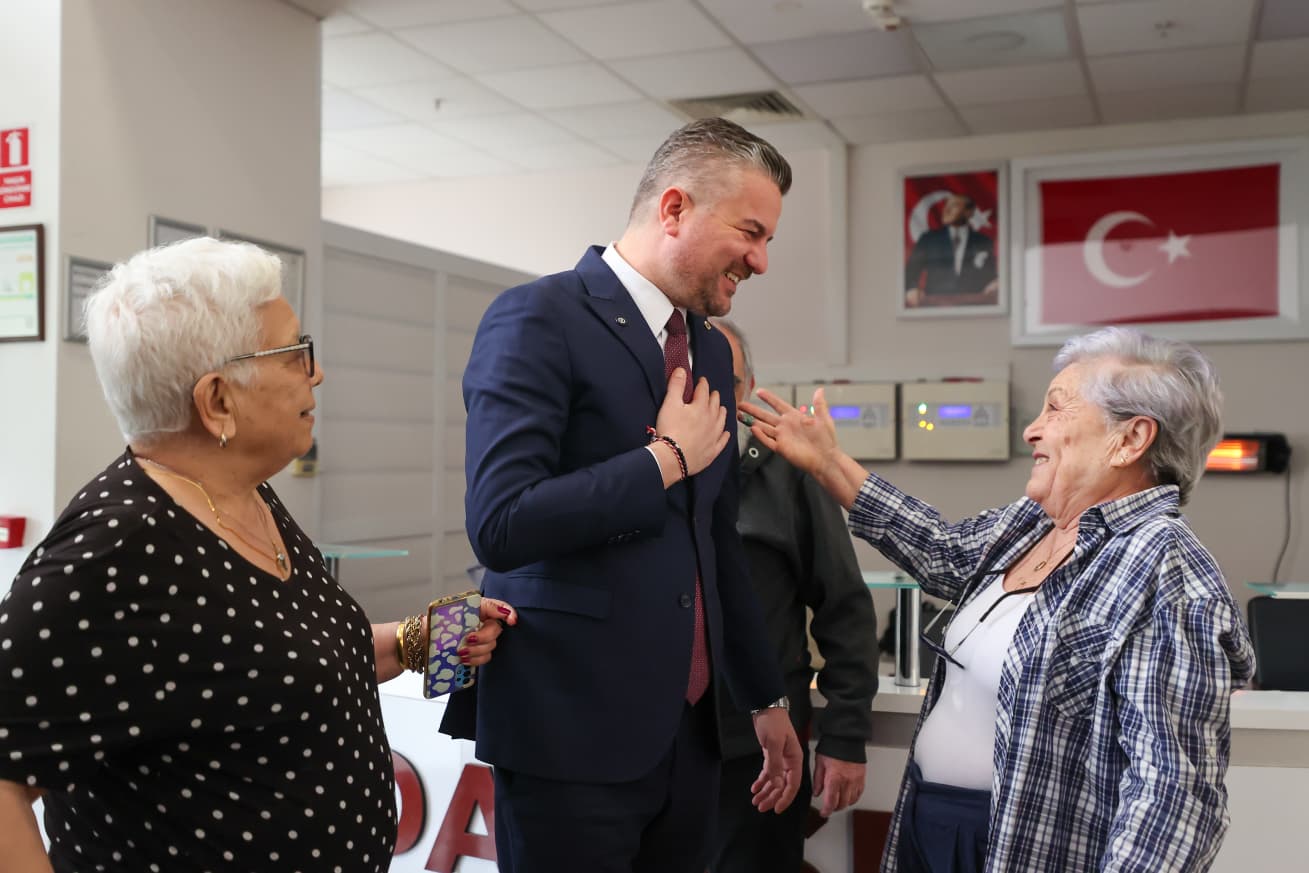 Buca’nın "Mimar"ından büyüklere bayram vefası: “Her zaman yanınızdayız!” 1 Buca’nın "Mimar"ından büyüklere bayram vefası: “Her zaman yanınızdayız!”