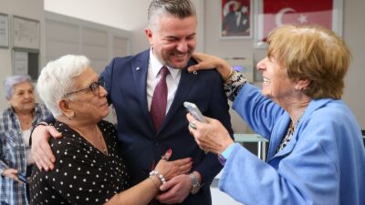 Bayramın en sıcak tablosu huzurevinde çizildi! Buca Belediye Başkanı Görkem