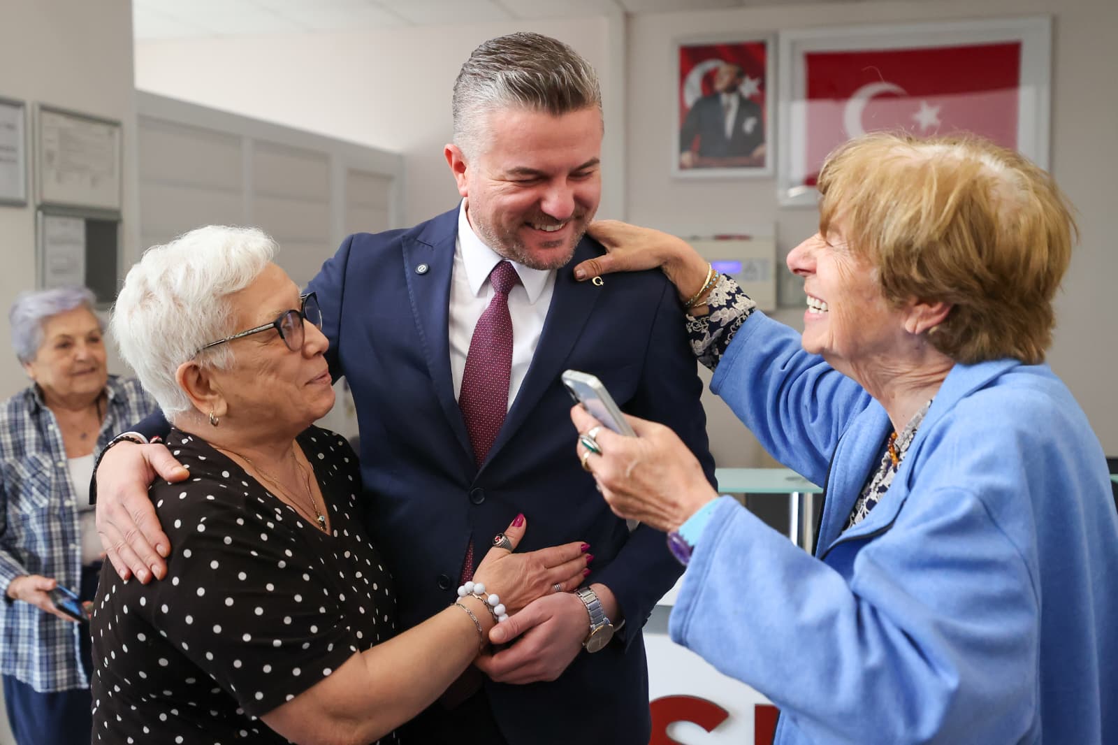 Buca’nın "Mimar"ından büyüklere bayram vefası: “Her zaman yanınızdayız!” 