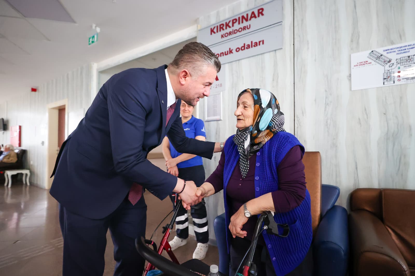Buca’nın "Mimar"ından büyüklere bayram vefası: “Her zaman yanınızdayız!” 3 Buca’nın "Mimar"ından büyüklere bayram vefası: “Her zaman yanınızdayız!”