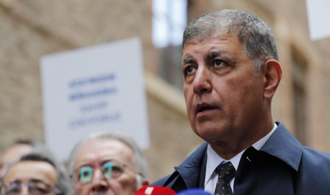 Meslek Fabrikası önündeki tahliye nöbetini kararlılıkla sürdüren İzmir Büyükşehir Belediye