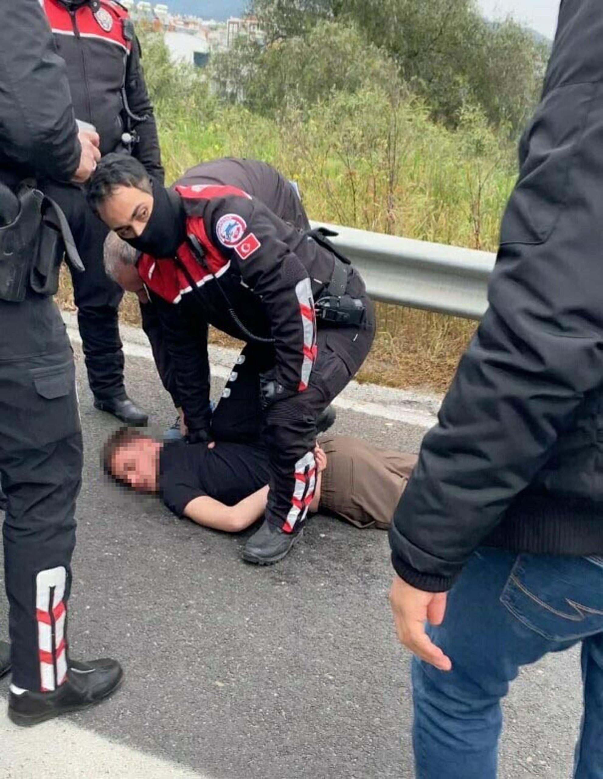 Fırıncı kardeşlere kanlı infaz dehşeti: Zanlı kıskıvrak yakalandı 2 Fırıncı kardeşlere kanlı infaz dehşeti: Zanlı kıskıvrak yakalandı