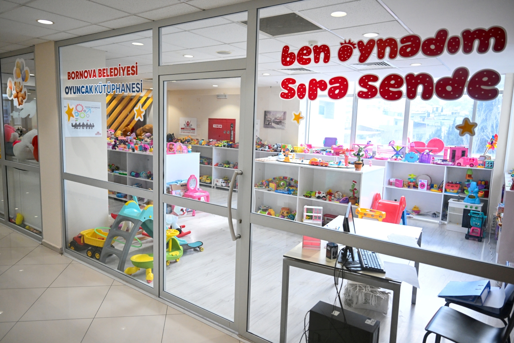 Bir çocuğun gülüşü için: “Ben oynadım, sıra sende!" 2 Bir çocuğun gülüşü için: “Ben oynadım, sıra sende!"