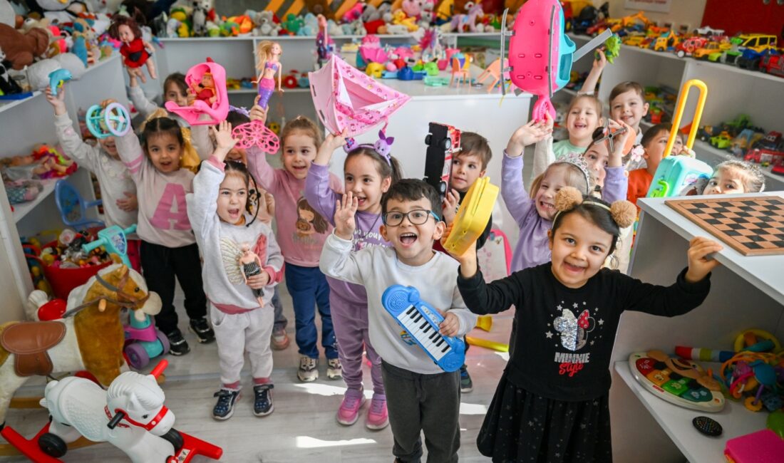 "Ben oynadım, sıra sende!" Bornova Belediyesi'nin Altındağ’da açtığı Oyuncak Kütüphanesi,
