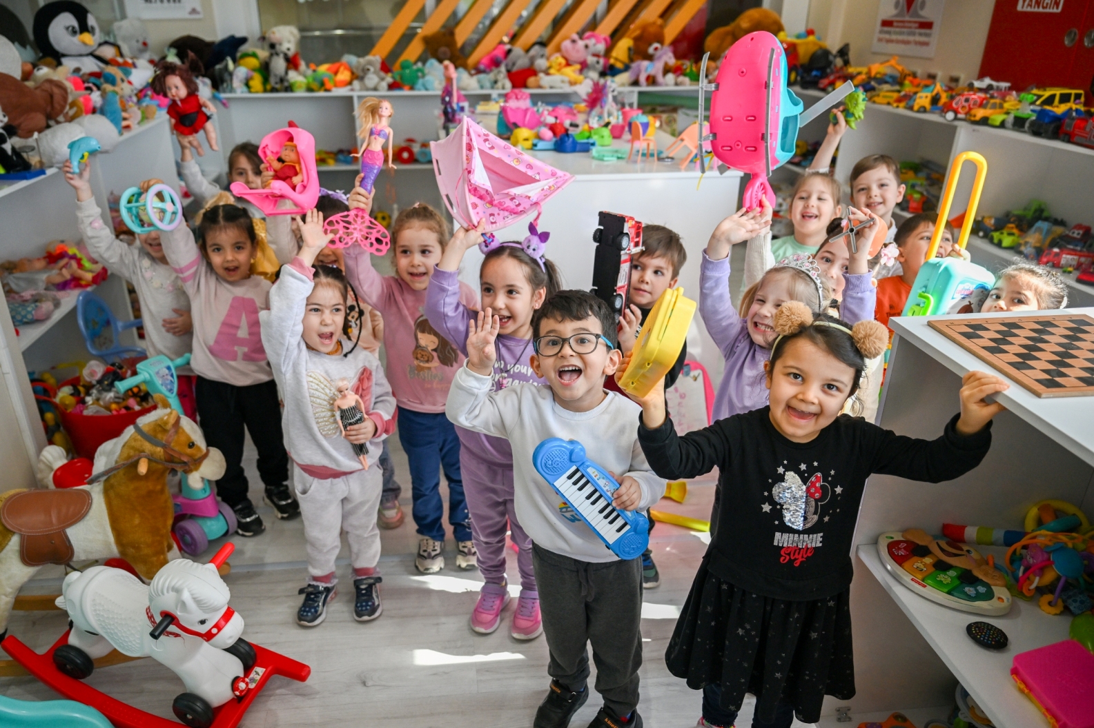 Bir çocuğun gülüşü için: “Ben oynadım, sıra sende!"