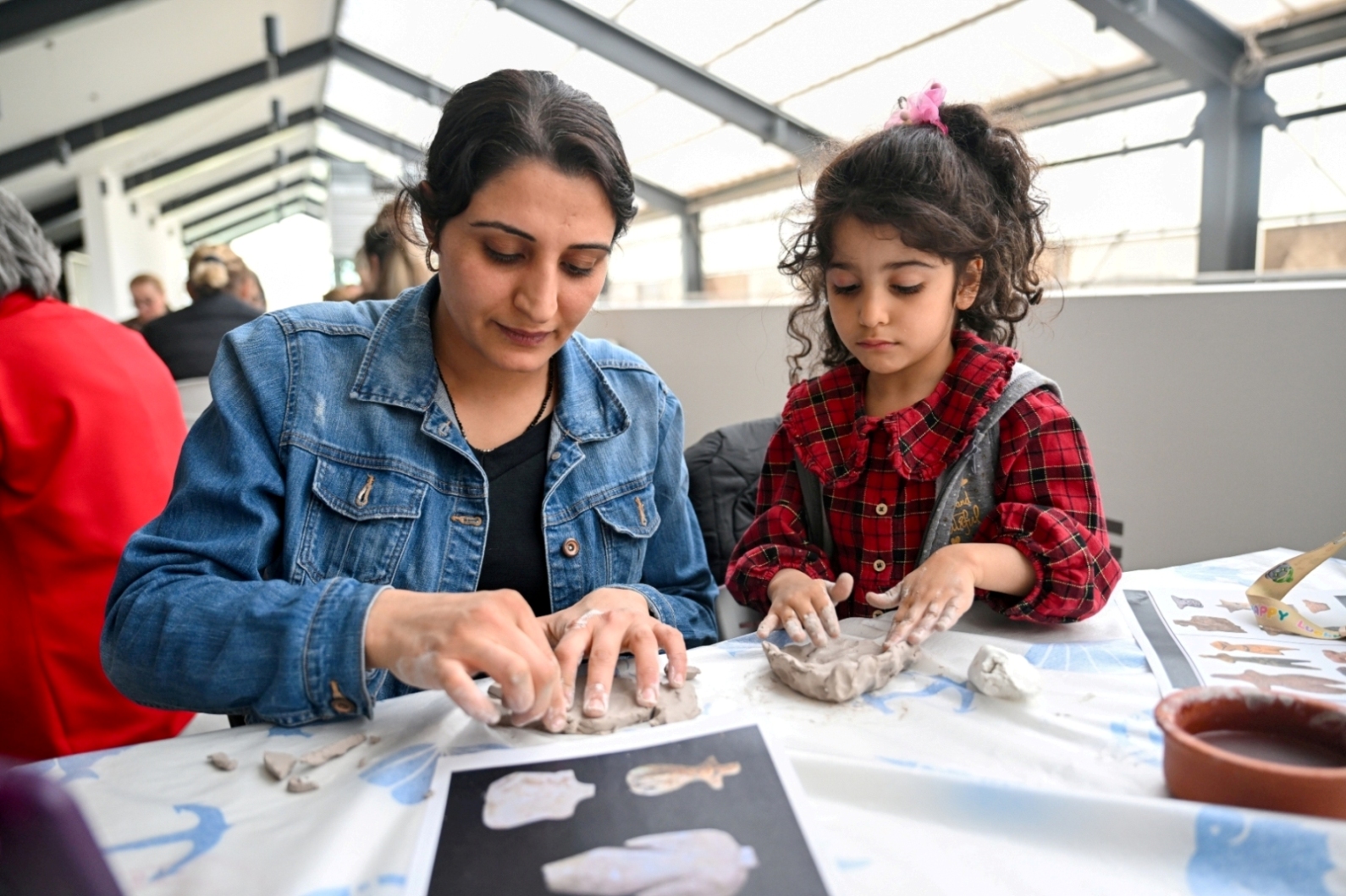 Bornova’da endometriozis farkındalığı: “Adet sancısı adetten değildir!” 4 Bornova’da endometriozis farkındalığı: “Adet sancısı adetten değildir!”