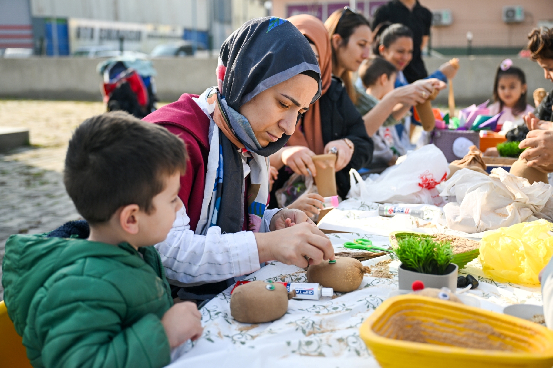 Bornovalı miniklere “Çim Adam Atölyesi”