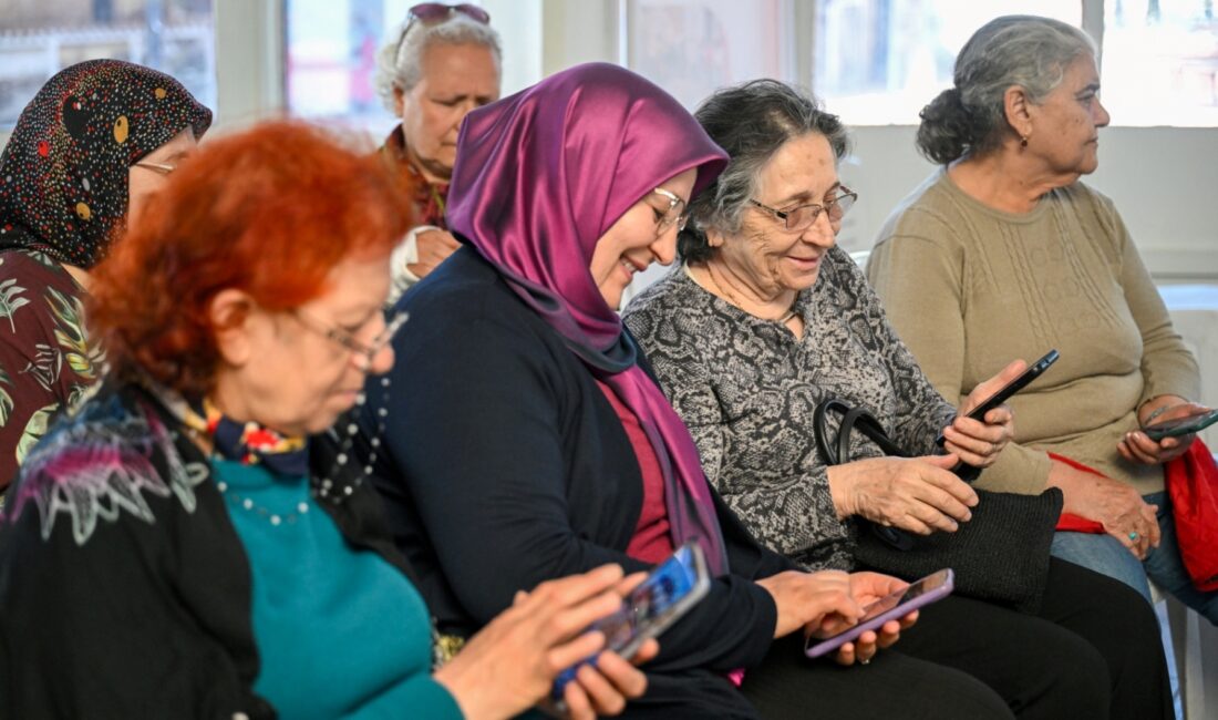 Bornova’da kuşak farkı dijital köprülerle aşılıyor! 

Bornova Belediyesi, "çınarlarım" dediği