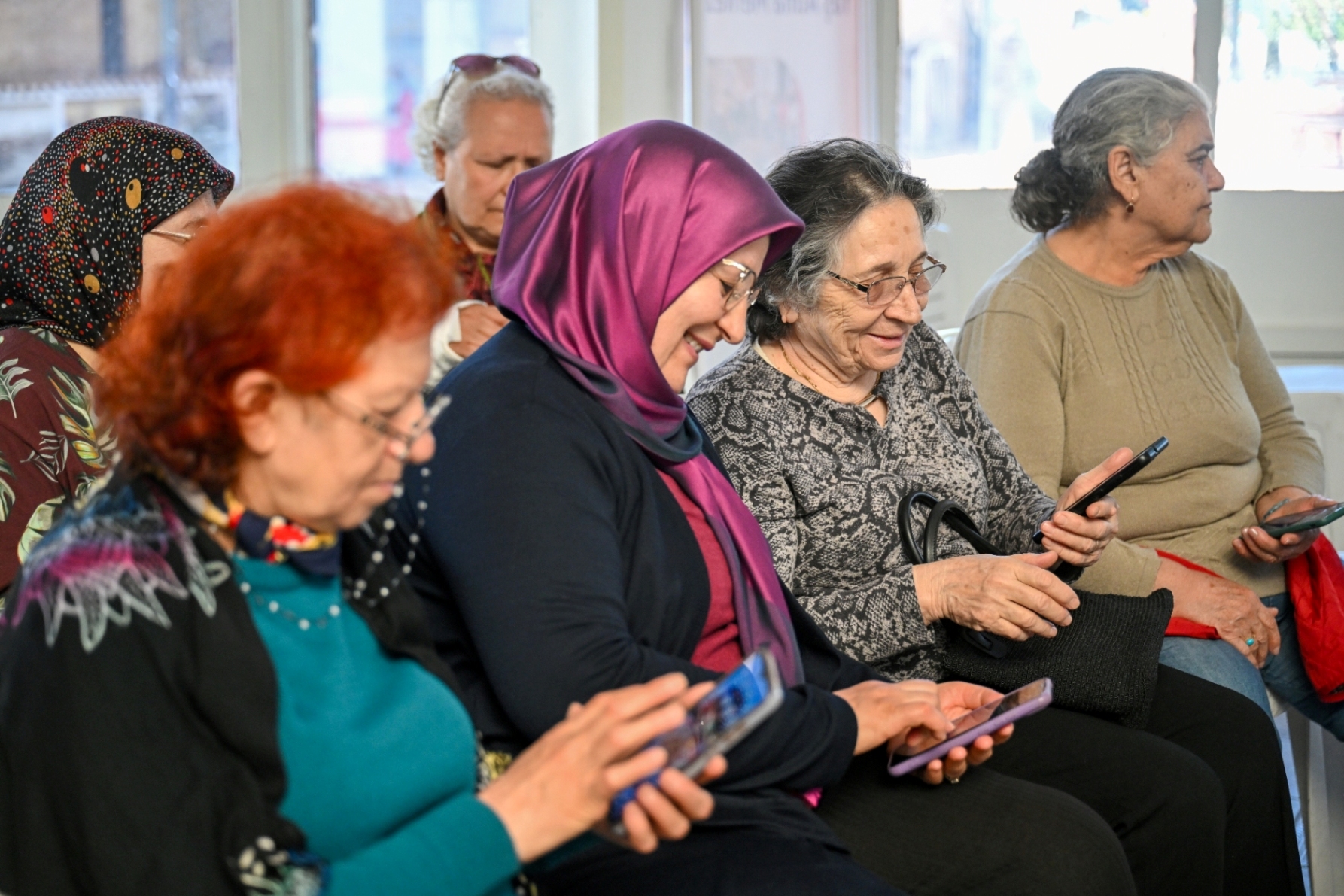 Bornova’da kuşak farkı dijital köprülerle aşılıyor! 

Bornova Belediyesi, "çınarlarım" dediği