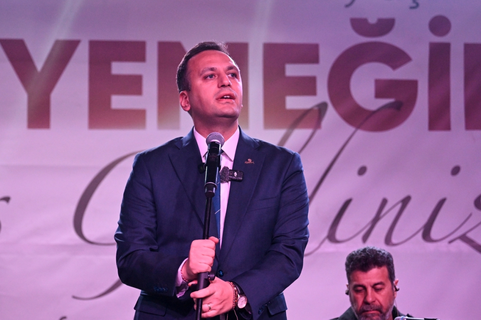 Bornova’da Kadir Gecesi Vefa sofrası: 2 bin 500 kişi aynı sofrada