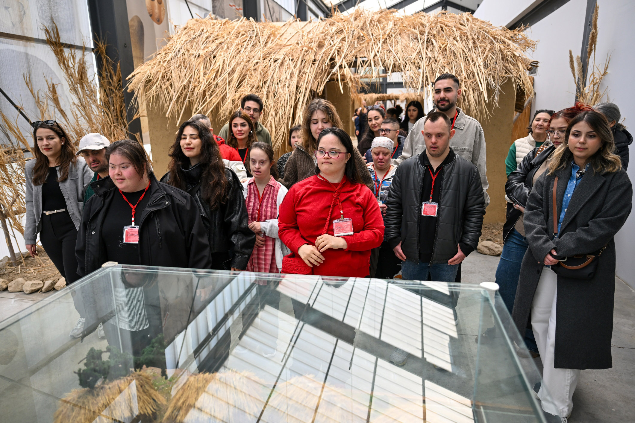 Bornova'da tarih ve sevgi buluştu: 8 bin 500 yıllık Yeşilova Höyüğü'ne anlamlı iz 5 Bornova'da tarih ve sevgi buluştu: 8 bin 500 yıllık Yeşilova Höyüğü'ne anlamlı iz