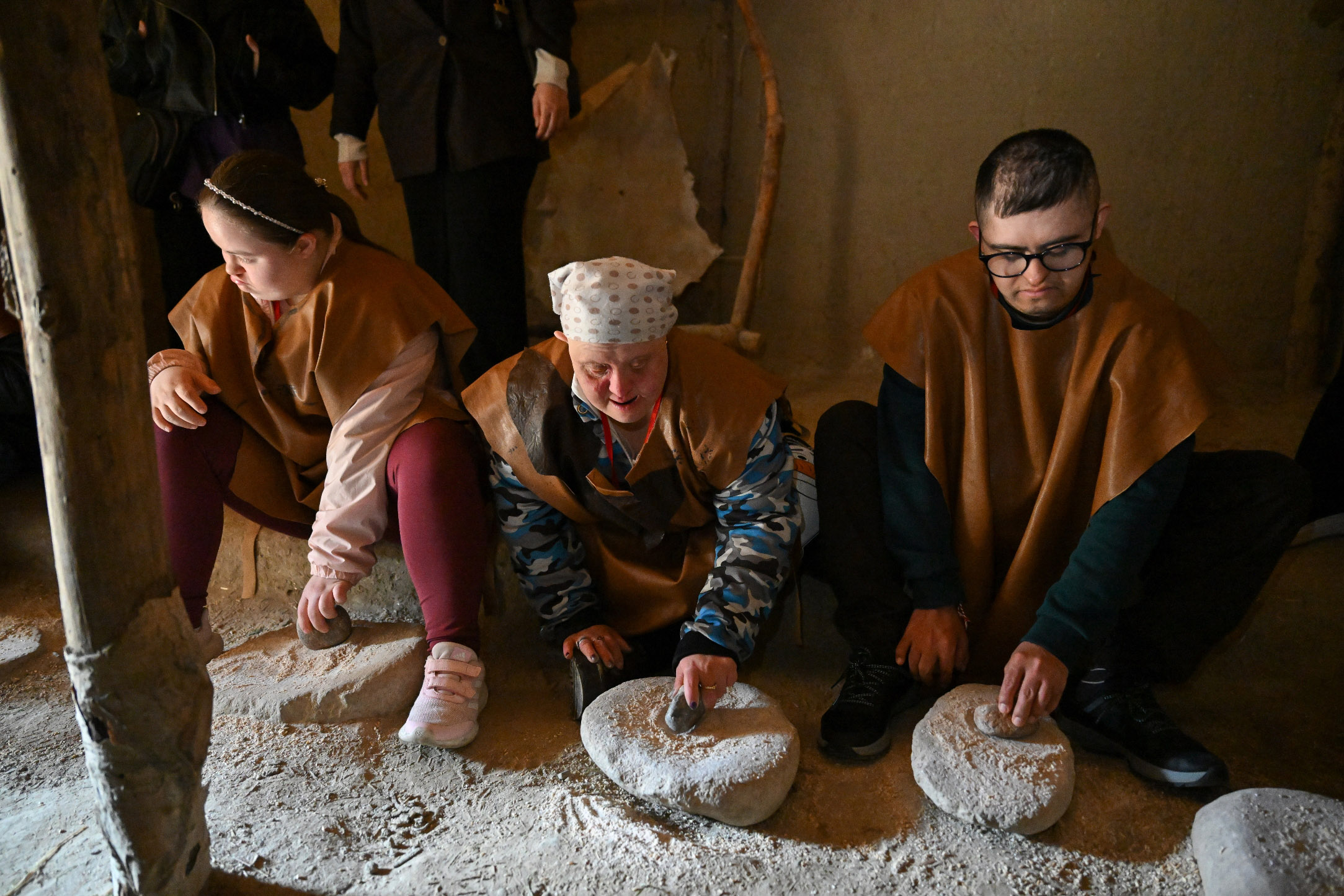 Bornova'da tarih ve sevgi buluştu: 8 bin 500 yıllık Yeşilova Höyüğü'ne anlamlı iz 1 Bornova'da tarih ve sevgi buluştu: 8 bin 500 yıllık Yeşilova Höyüğü'ne anlamlı iz