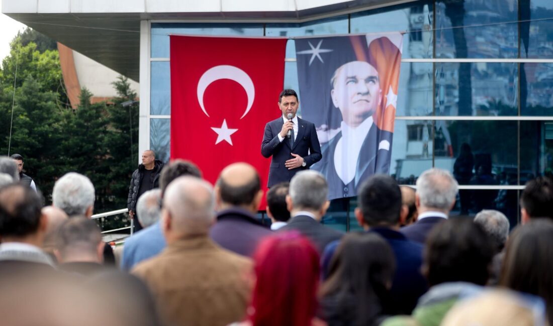 Bayraklı Belediye Başkanı İrfan Önal, Ramazan Bayramı dolayısıyla düzenlenen programda