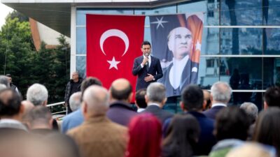 Bayraklı Belediye Başkanı İrfan Önal, Ramazan Bayramı dolayısıyla düzenlenen programda