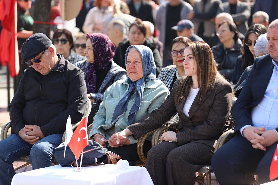 Menderes'te duygu dolu açılışı: Deprem şehidi kardeşlerin anısı parkta yaşayacak