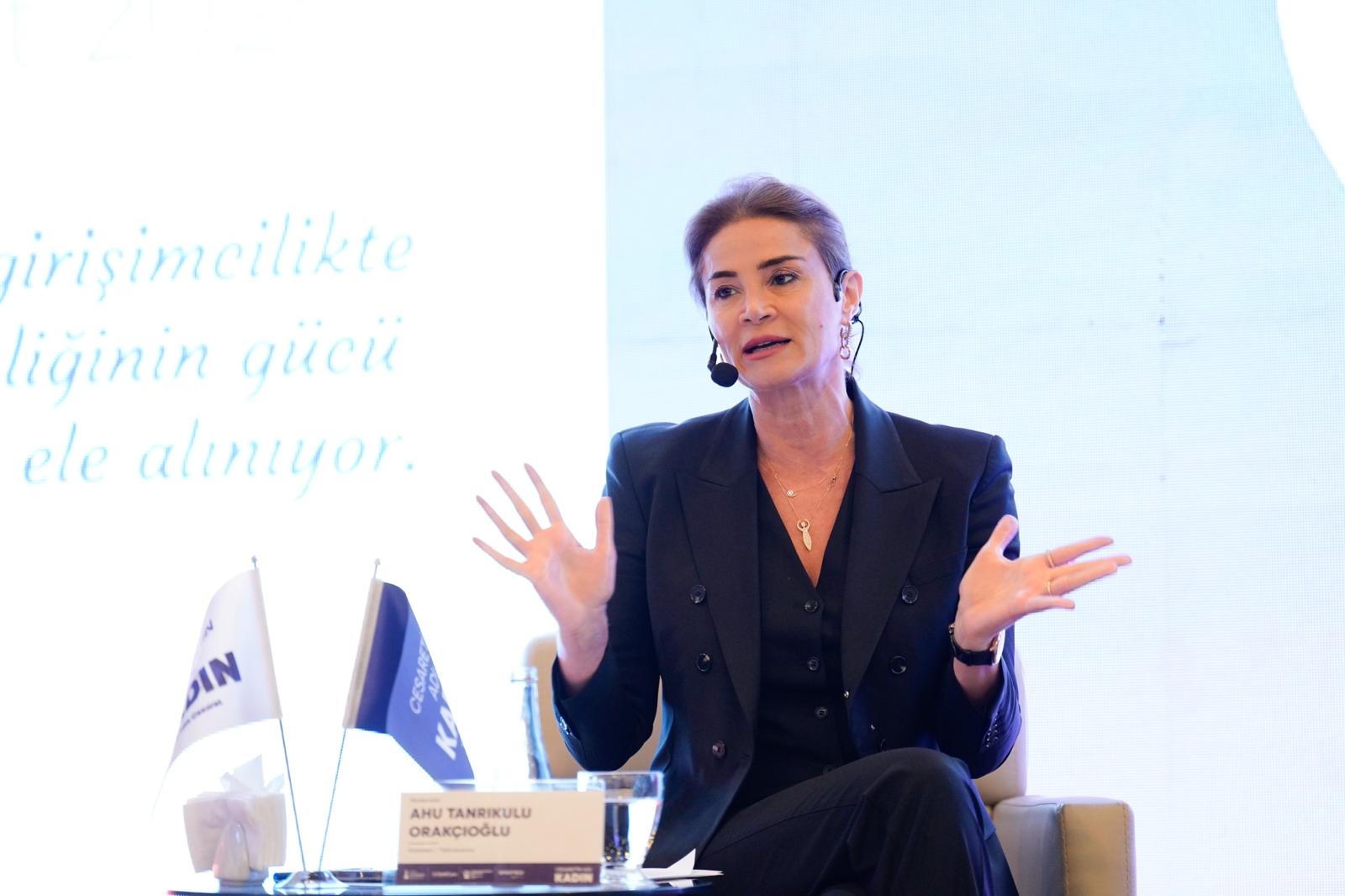 Cesaretin adı İzmir'de kadın oldu: 'Cam tavanları birlikte kırıyoruz'