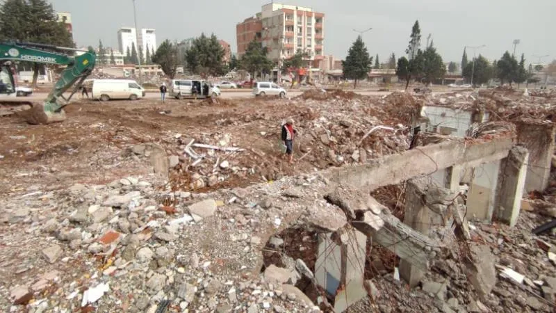 Kahramanmaraş’ta 112 kişiye mezar olan Arıkan Sitesi davasında mahkeme, çelişkili