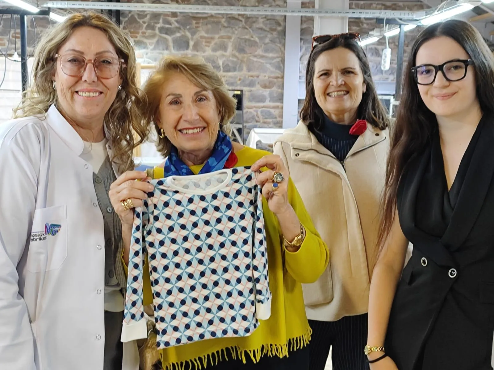 İzmirli kadınların "Altın İğne"si dünyanın markajında! Arezzo’dan Meslek Fabrikası’na tam not