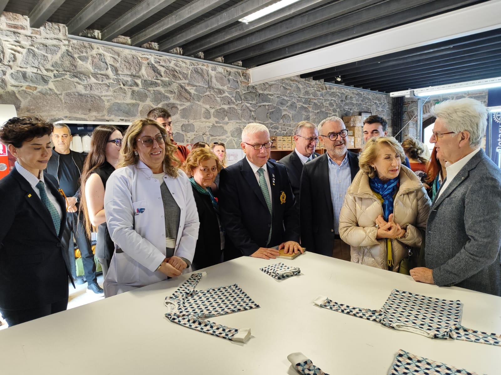 İzmirli kadınların "Altın İğne"si dünyanın markajında! Arezzo’dan Meslek Fabrikası’na tam not