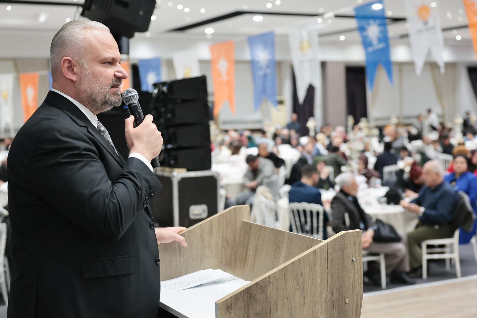 Menemen'de iftarda 'gönül sofrası': 'Yetimler ve engelsiz yürekler emanetimizdir' 4 Menemen'de iftarda 'gönül sofrası': 'Yetimler ve engelsiz yürekler emanetimizdir'