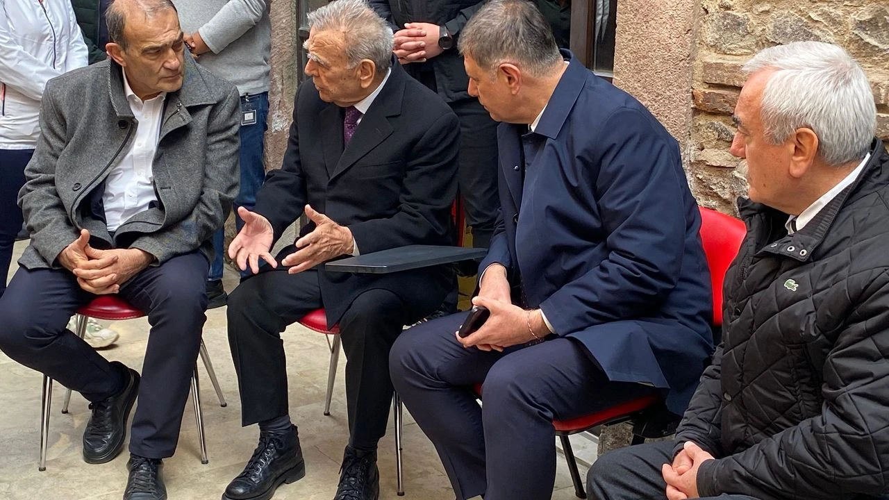 Halkapınar’daki Meslek Fabrikası direnişine "Efsane Başkan"dan tam destek geldi! 

İzmir