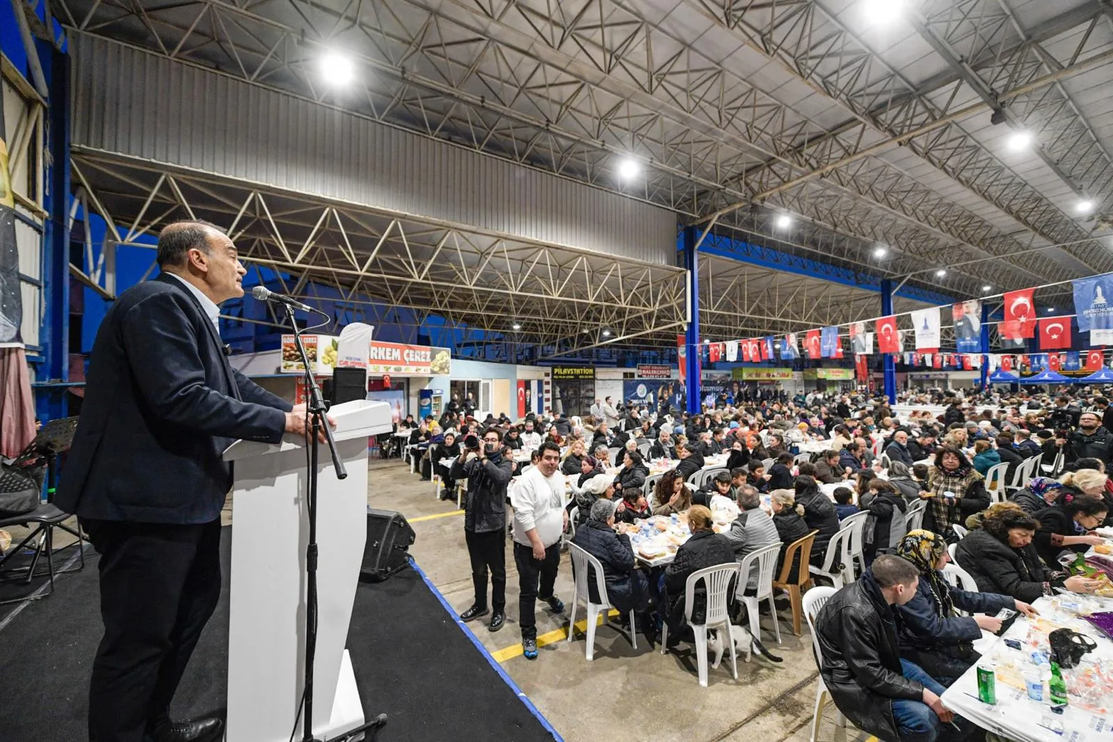 "Bereket sofrası" Balçova’da kuruldu: "Bütün çalışmamız sizler için" 2 "Bereket sofrası" Balçova’da kuruldu: "Bütün çalışmamız sizler için"