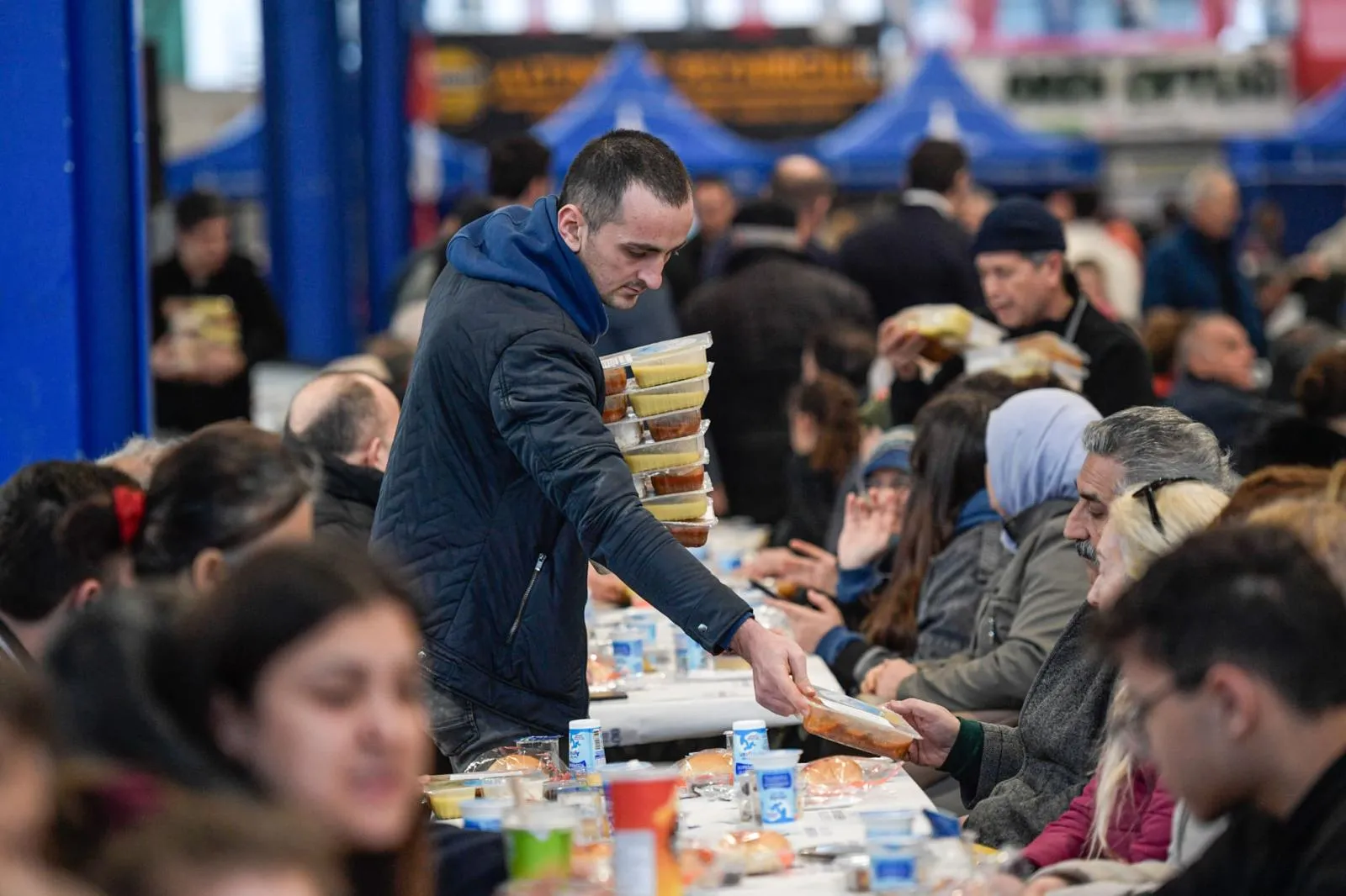 "Bereket sofrası" Balçova’da kuruldu: "Bütün çalışmamız sizler için" 5 "Bereket sofrası" Balçova’da kuruldu: "Bütün çalışmamız sizler için"