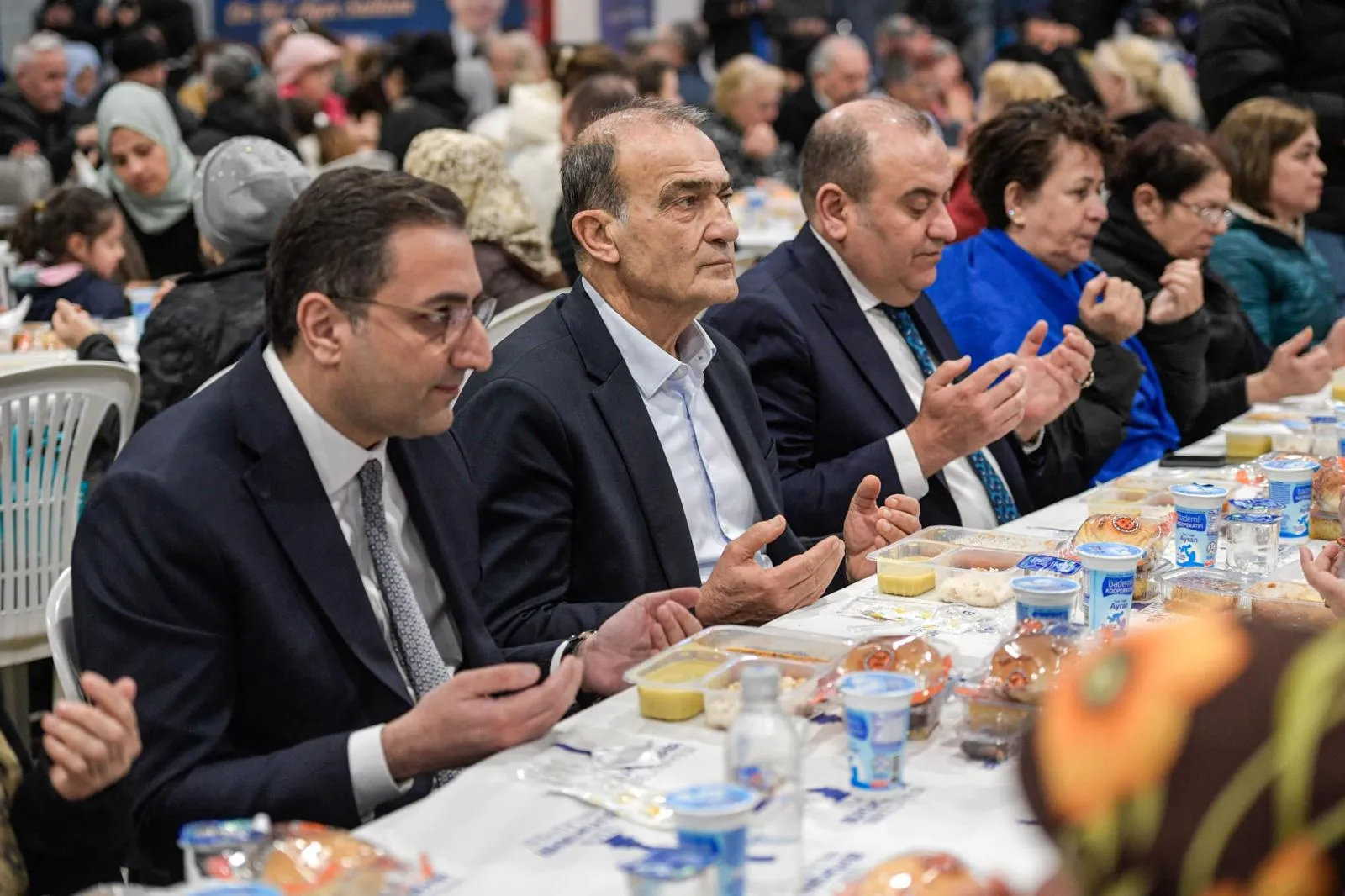 "Bereket sofrası" Balçova’da kuruldu: "Bütün çalışmamız sizler için" 3 "Bereket sofrası" Balçova’da kuruldu: "Bütün çalışmamız sizler için"