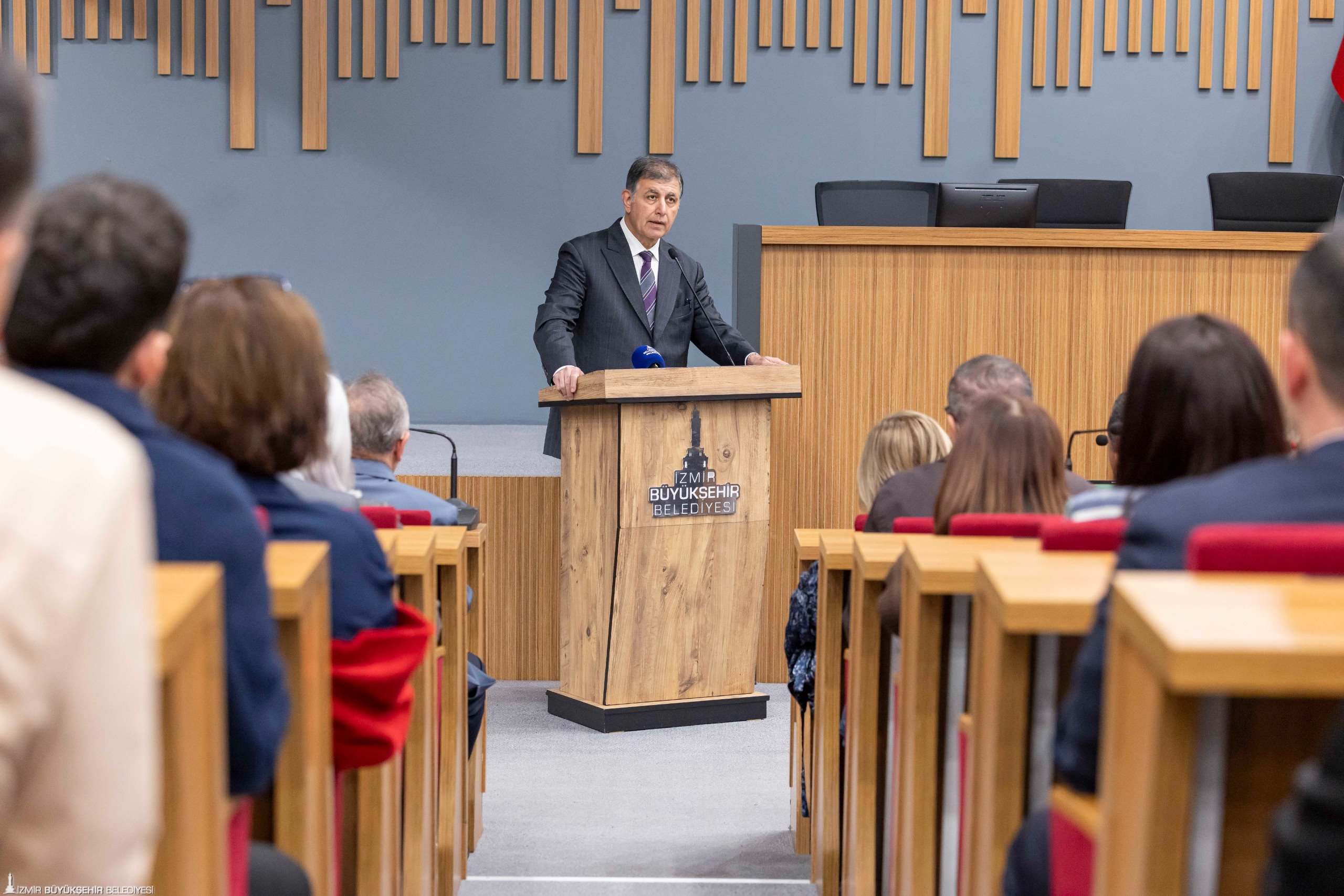 Başkan Tugay personelle bayramlaştı: 'Yol arkadaşlarım; sizler bu kentin vicdanısınız'