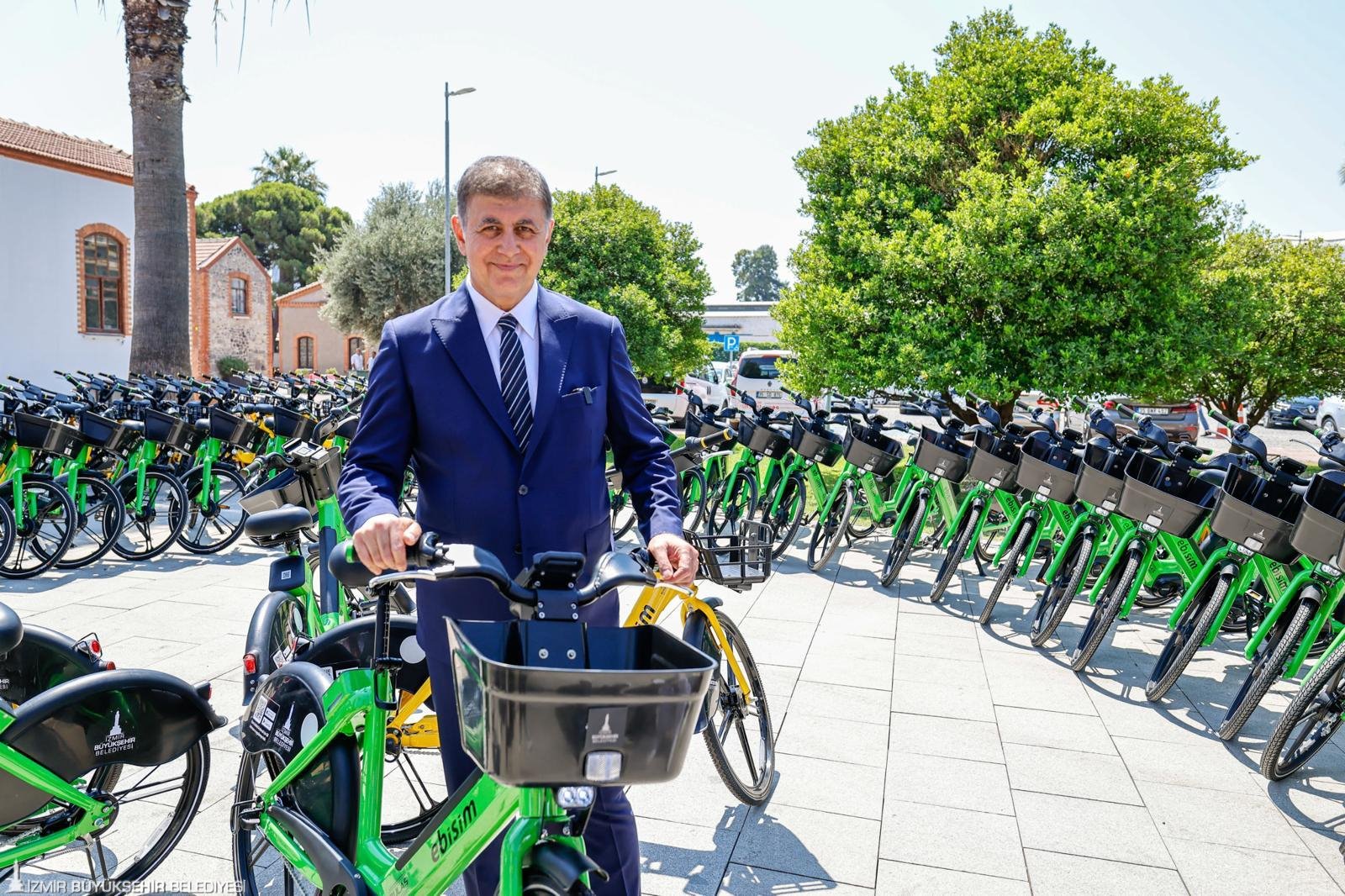 İzmir'de büyükşehirden 'ekonomik krize' karşın 2 yılda 42,5 milyar liralık yatırım 13 İzmir'de büyükşehirden 'ekonomik krize' karşın 2 yılda 42,5 milyar liralık yatırım