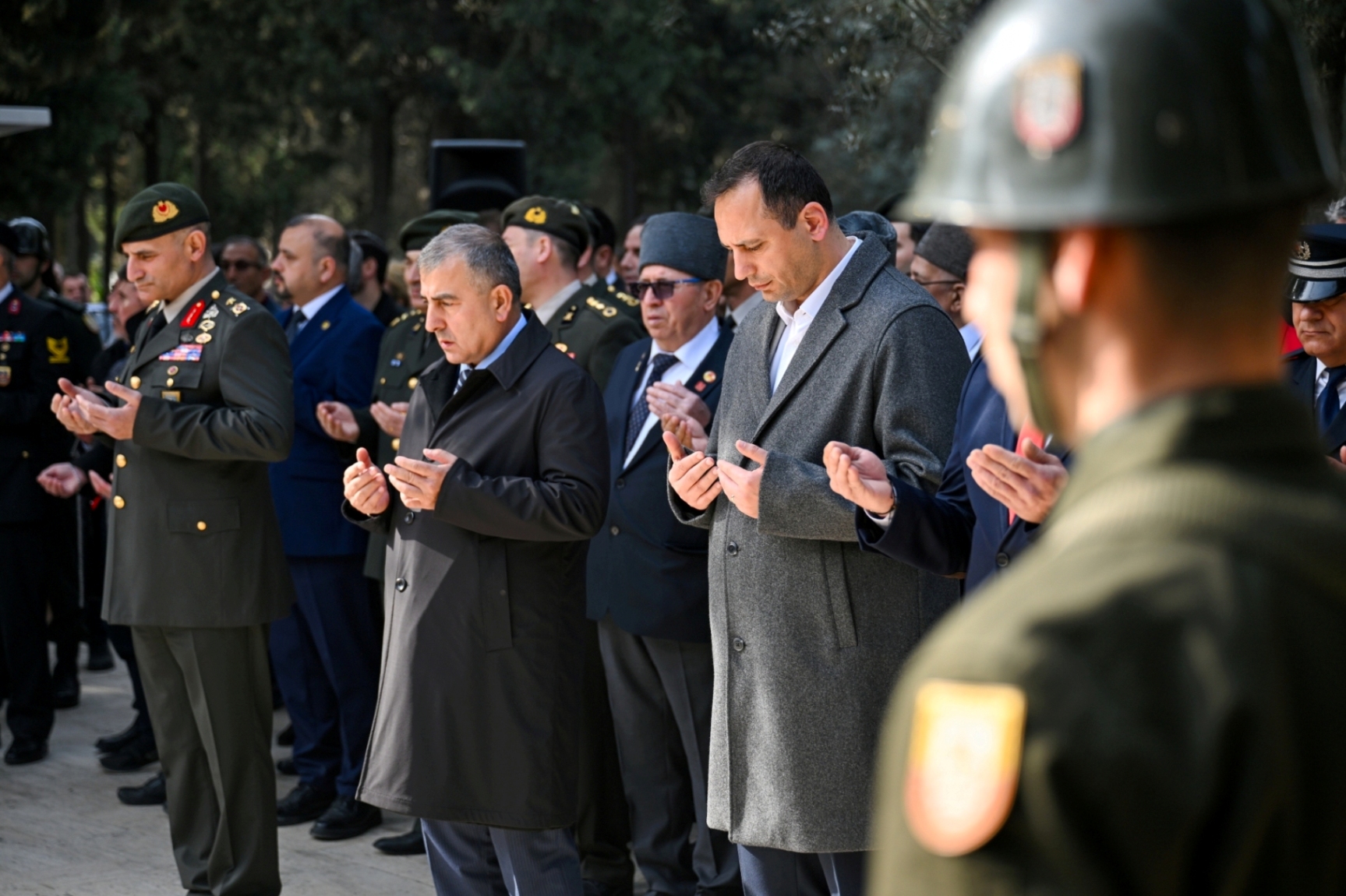 Bornova’da 18 Mart mesaisi: şehitler Karanfillerle, zafer ezgilerle anıldı!