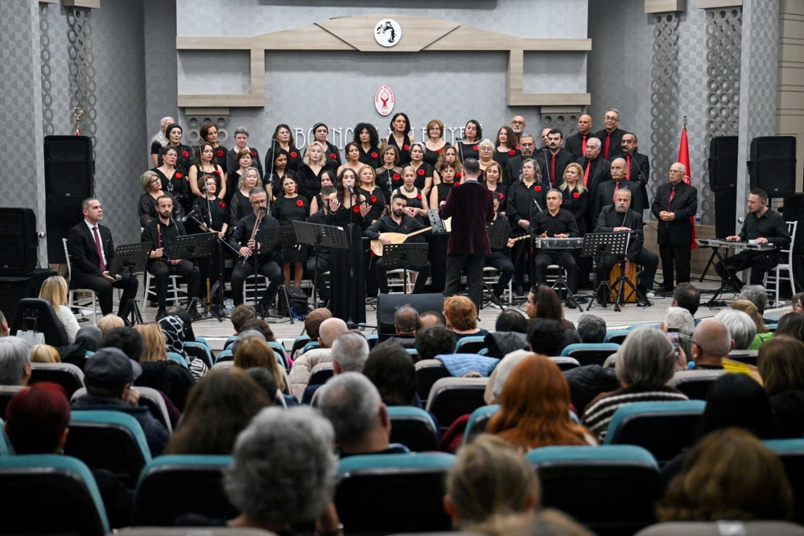 Bornova’da 18 Mart mesaisi: şehitler Karanfillerle, zafer ezgilerle anıldı!
