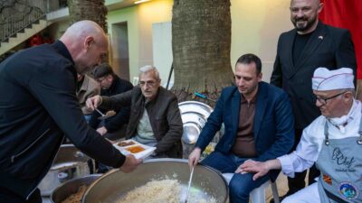 ornova Belediye Başkanı Ömer Eşki, Makedonya göçmenlerinin geleneksel iftarında vatandaşlara