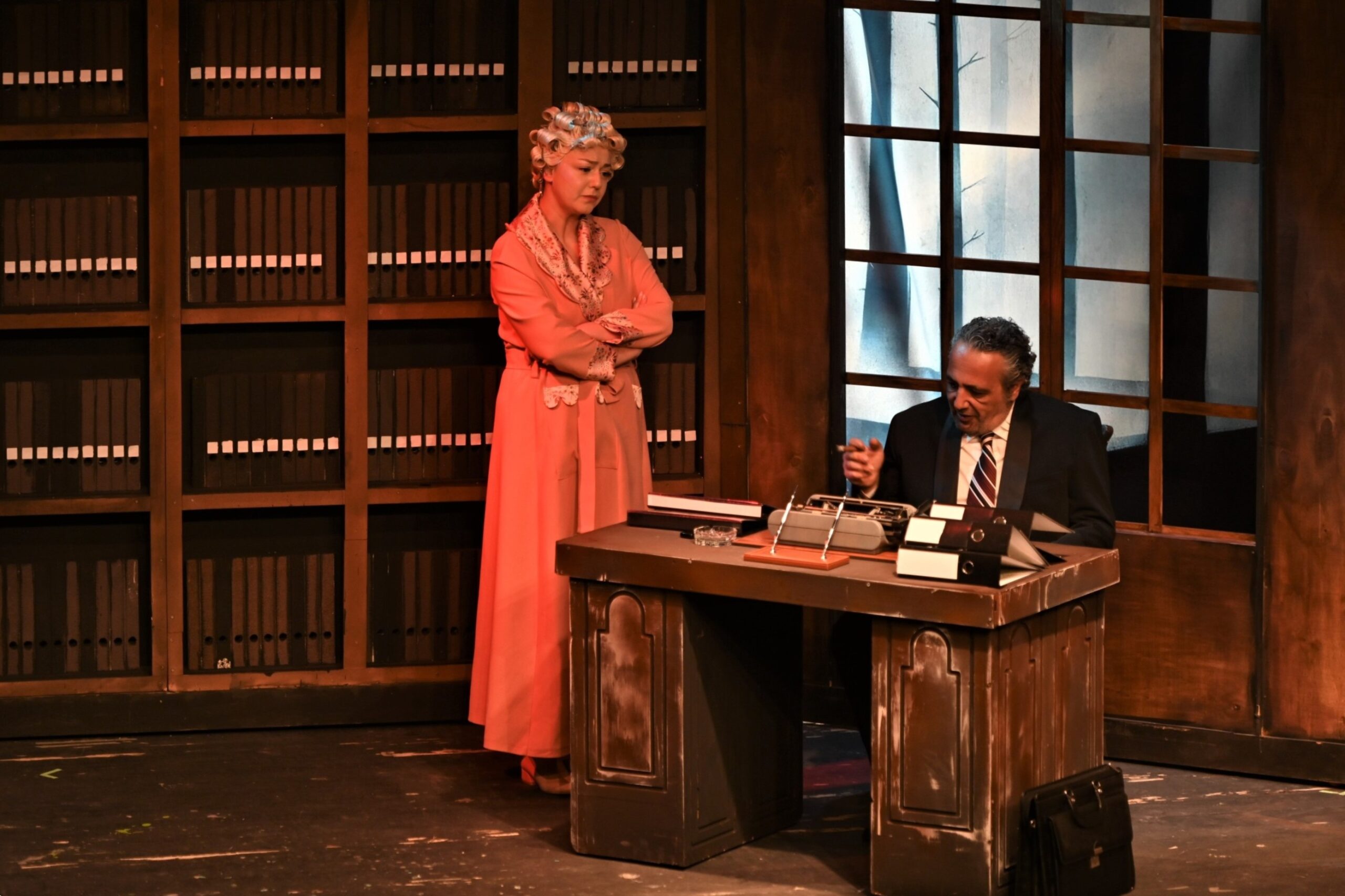 Bornova’da tiyatroya alkış: “Kont Öderland” sahnesi ayakta selamlandı 4 Bornova’da tiyatroya alkış: “Kont Öderland” sahnesi ayakta selamlandı