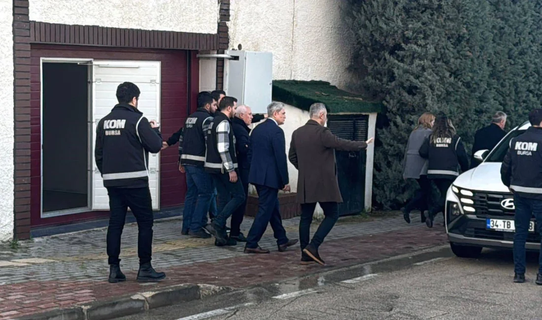 Şafak baskınıyla eşi ve kızıyla birlikte gözaltına alınan Bursa Büyükşehir