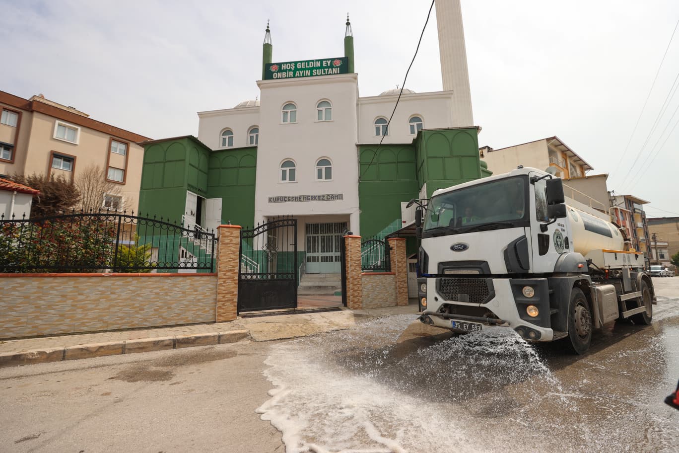 Buca’da Bayram hazırlığı tamam! İbadethanelerde dev hijyen harekatı