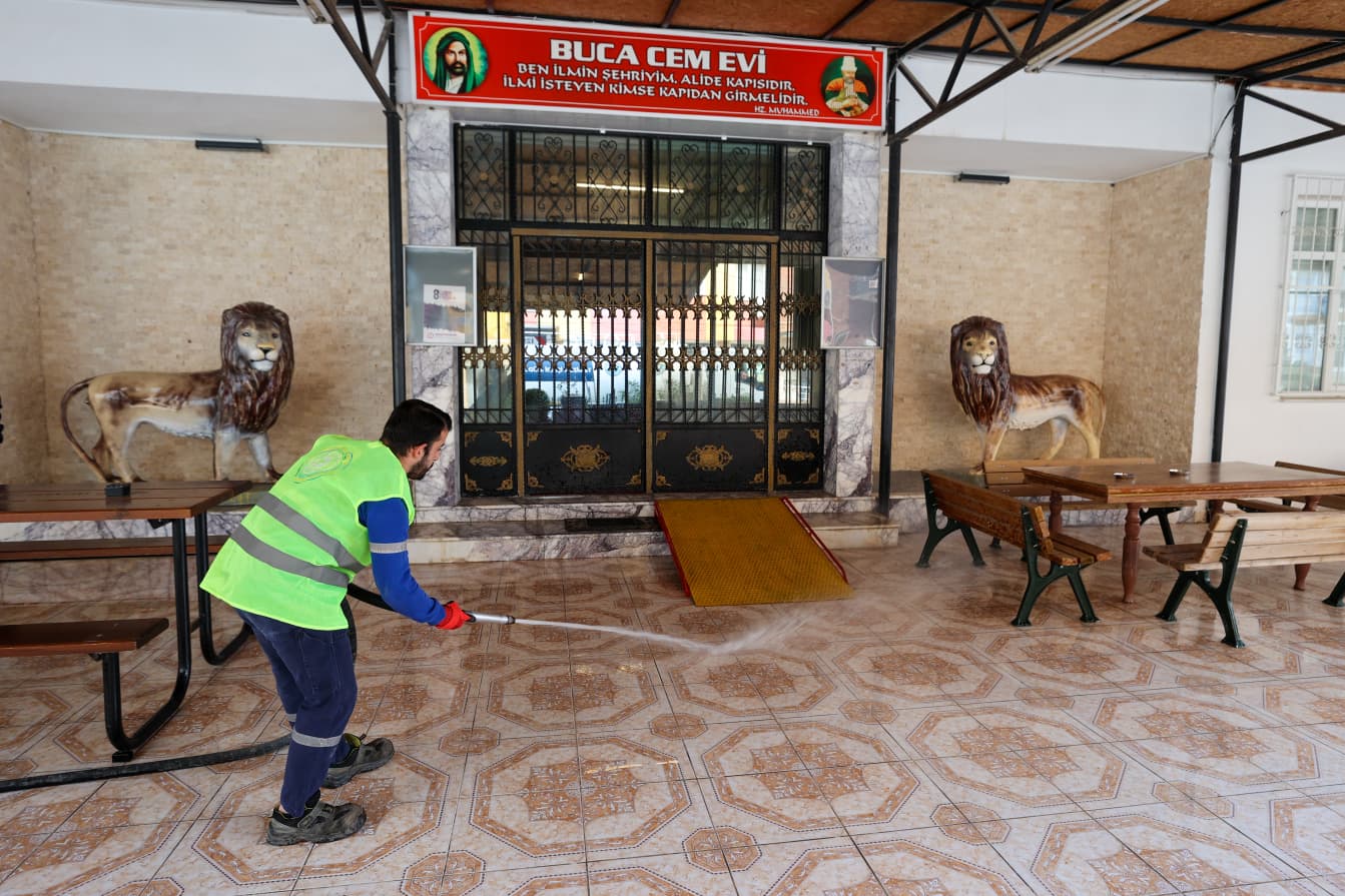 Buca’da Bayram hazırlığı tamam! İbadethanelerde dev hijyen harekatı