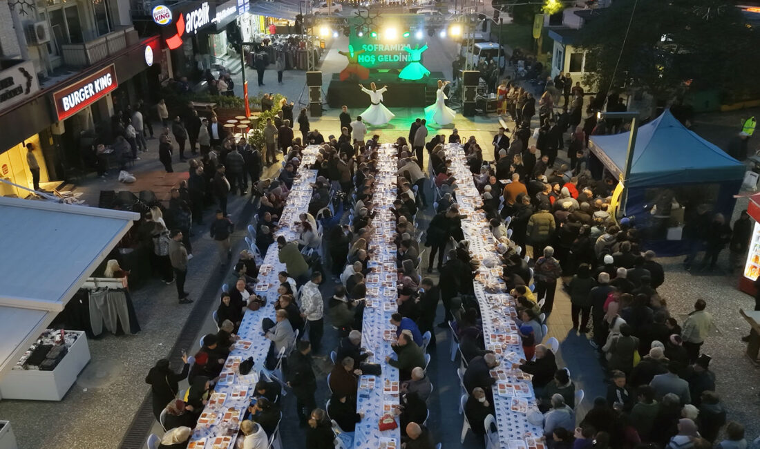 Buca’da Ramazan bereketi, İzmir’in zirvesini aynı sofrada buluşturdu! 

İzmir Büyükşehir