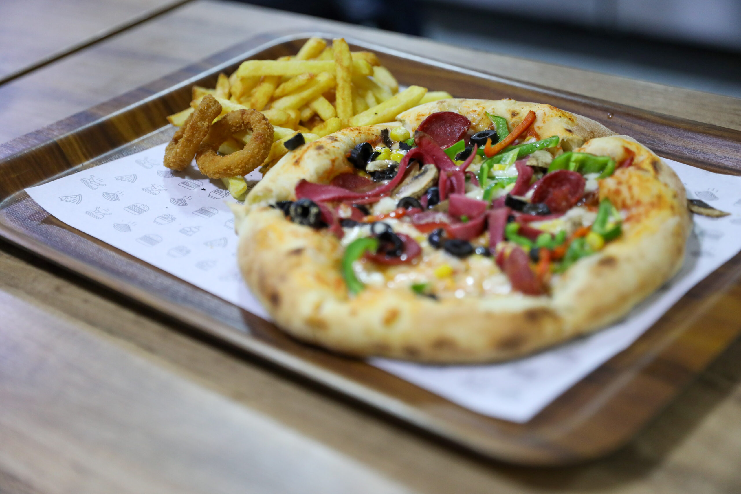 Buca’da fiyatlar dibe vurdu, lezzet zirveye çıktı: Gençlerin yeni gözdesi "Üzüm Cafe"! 4 Buca’da fiyatlar dibe vurdu, lezzet zirveye çıktı: Gençlerin yeni gözdesi "Üzüm Cafe"!