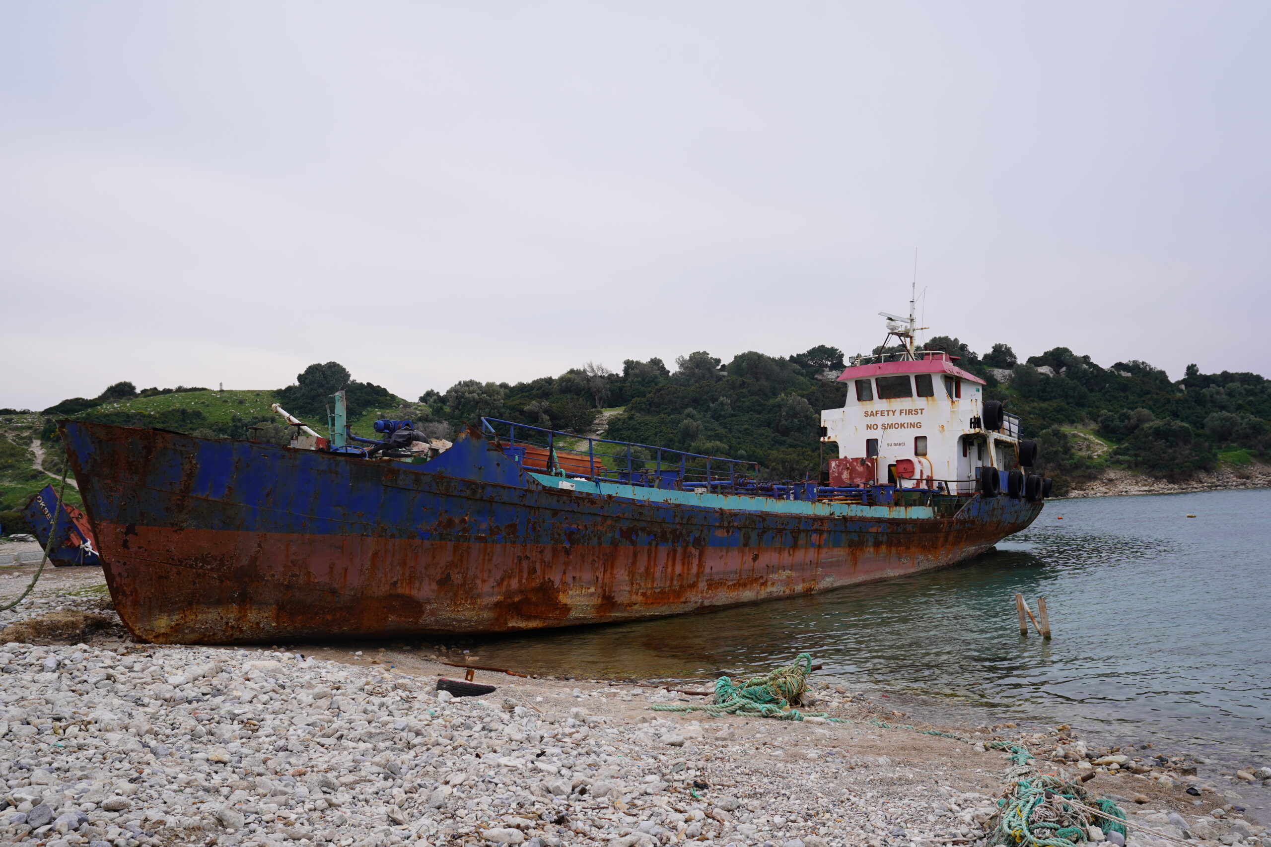 Demircili Koyu’nda "Korsan" gemi sökümüne milyonluk ceza! Şebnem Bursalı Aksoy: "Takipçisiyiz!" 2 Demircili Koyu’nda "Korsan" gemi sökümüne milyonluk ceza! Şebnem Bursalı Aksoy: "Takipçisiyiz!"