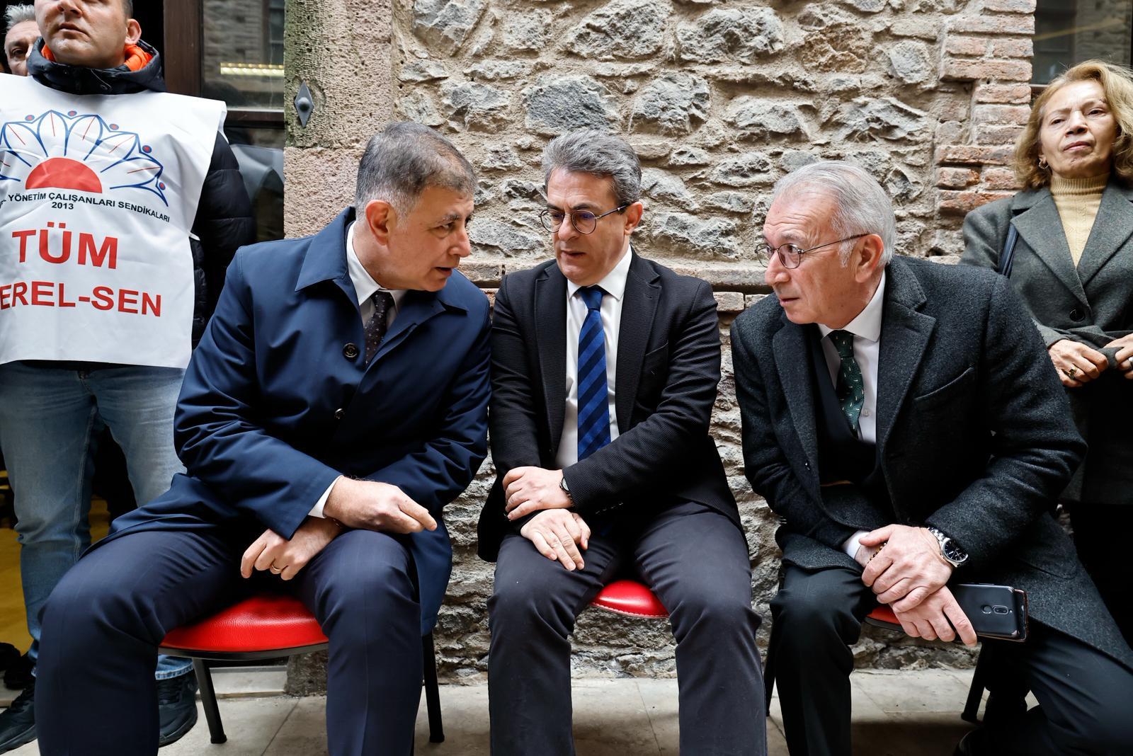 Tugay Meslek Fabrikası önünde 'tahliye direnişi' başlattı: 'Çözülene kadar gitmeyeceğim'