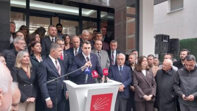 CHP İzmir İl Başkanlığı’nın düzenlediği bayramlaşma programına, iktidarın yerel yönetimler