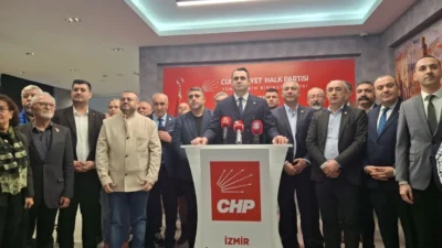 İzmir’de "Aile Dayanışma Ağı" tarafından düzenlenen 26. hafta buluşmasında duygusal