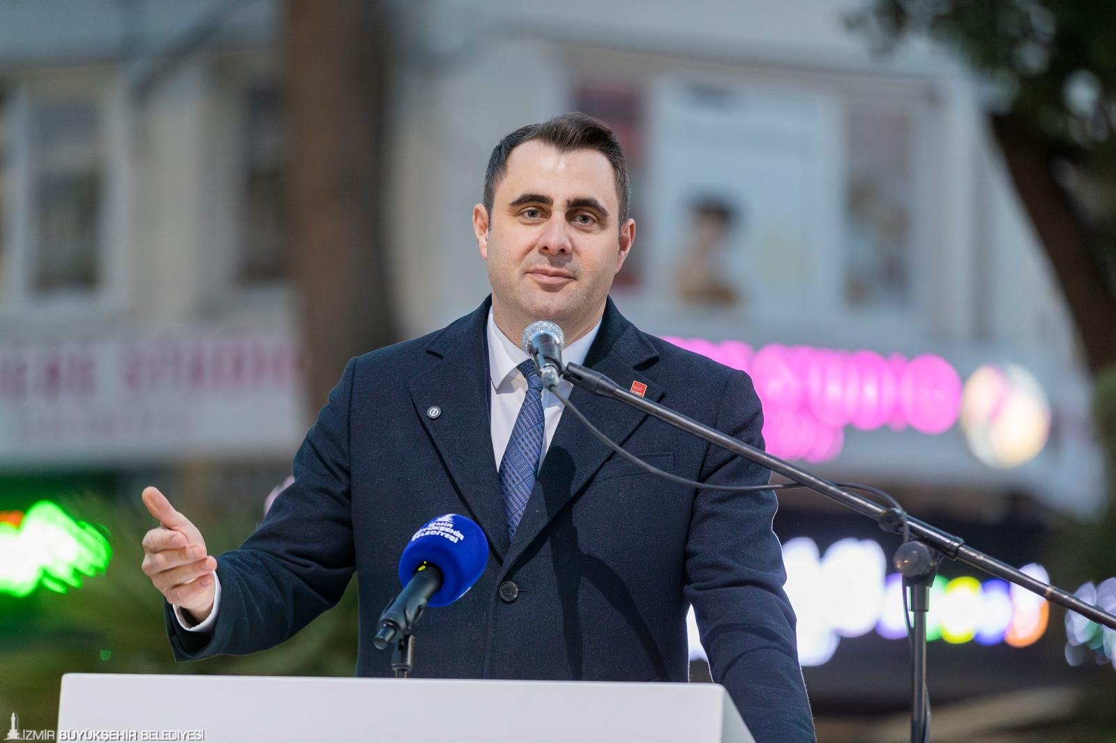 Başkan Tugay Aliağalılarla iftarda: 'Lüks otellerde değil, halkın sofrasındayız' 10 Başkan Tugay Aliağalılarla iftarda: 'Lüks otellerde değil, halkın sofrasındayız'