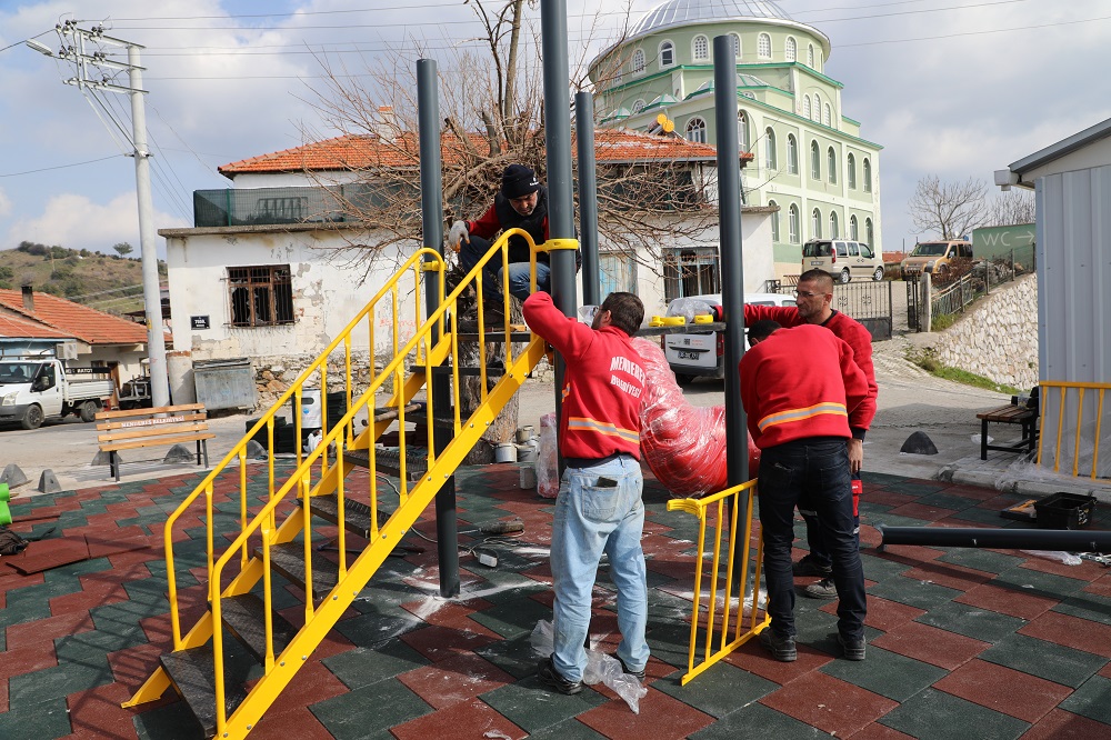 Başkan Çiçek sözünü tuttu: Afetin izleri siliniyor; o park baştan aşağı yenilendi